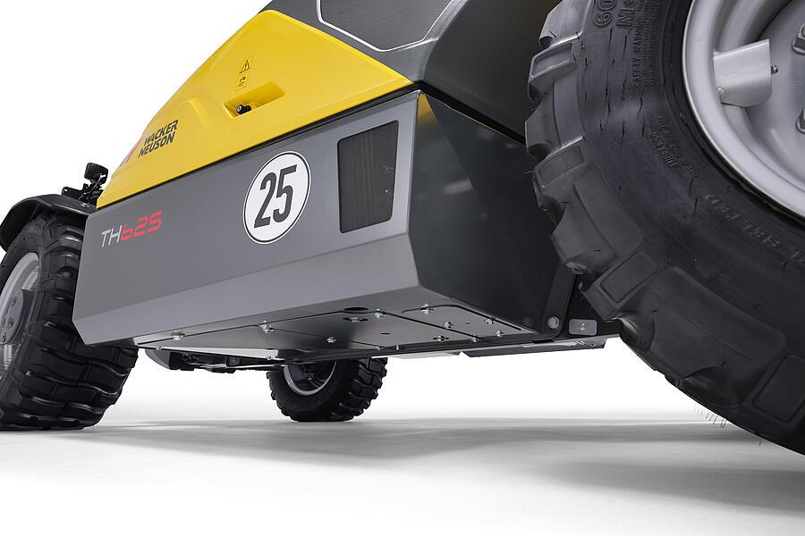 Wacker Neuson telehandler TH625, underbody protection, studio