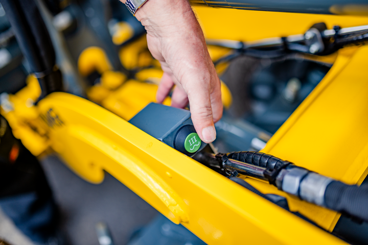 The pressure relief of the third control circuit of the Kramer wheel loader 5045.