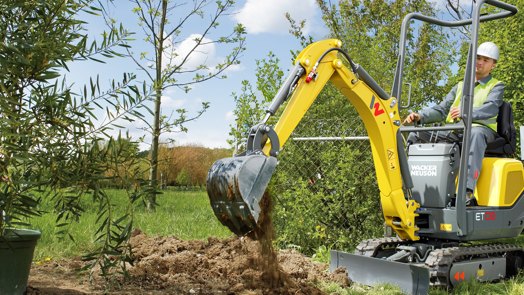 wn_pal_image_ET08_action02.png Mini excavator et08 in action