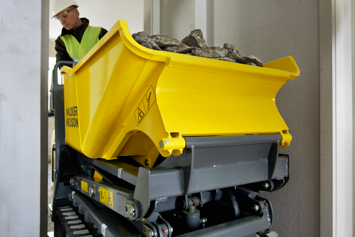 Track Dumper DT08 DT08 leads through a doorway