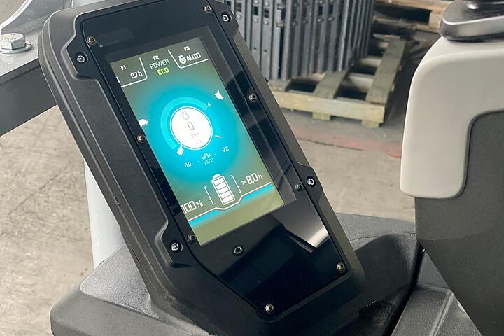 The charge capacity of the battery is shown on the 7 