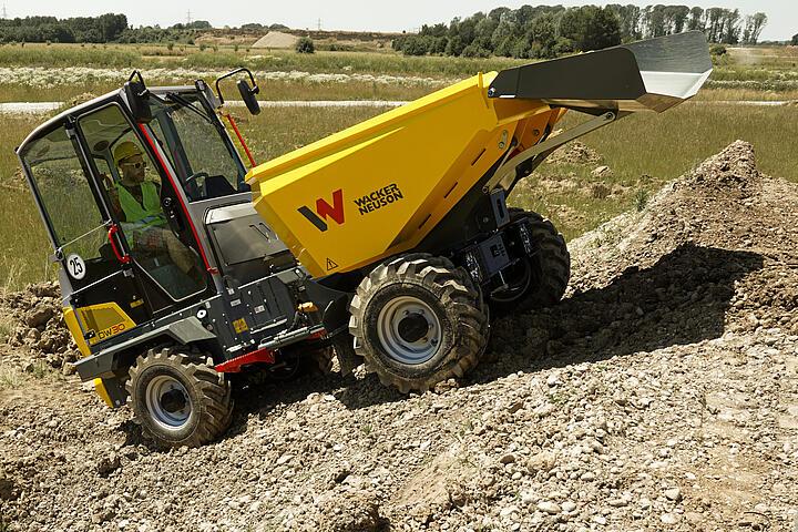 Gumikerekes dömper DW30