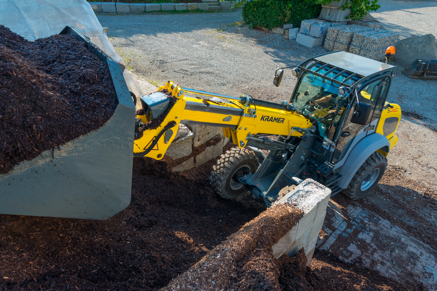 The Kramer telescopic wheel loader 5065T while loading soil.