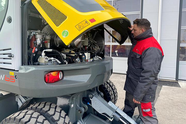 Escavatore Mobile EW65