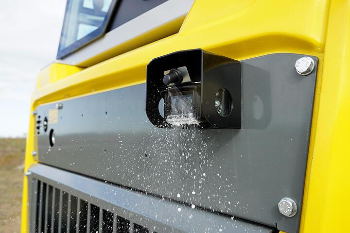 DV125 camera washing system