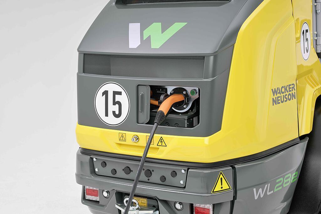 nakládání kolového nakladače WL28e