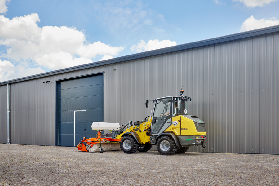 Wacker Neuson wheel loader WL28e with cabin in application