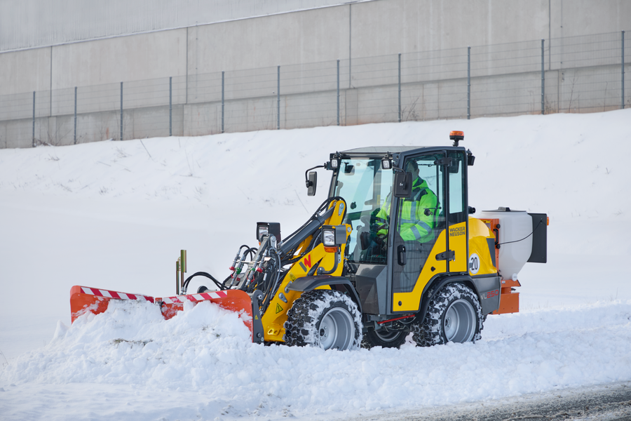 Wacker Neuson wheel loader WL250 in winter use