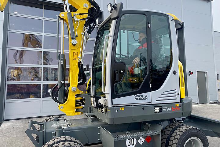 Escavatore Mobile EW65