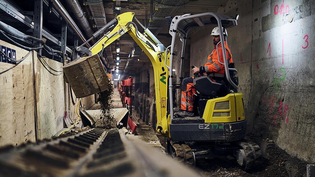 EZ17e werkt binnen zonder emissies op het centraal station van München.