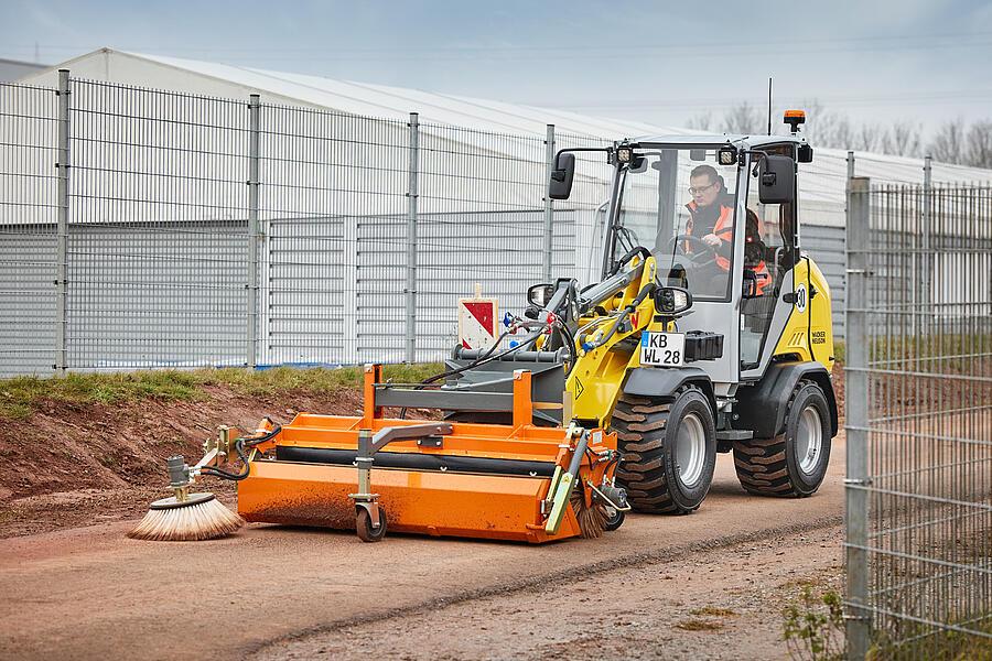 Wacker Neuson attachment, Sweeper model 25