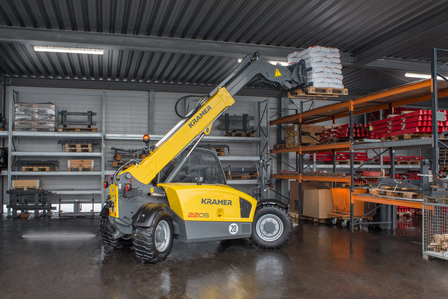 The Kramer telehandler 2205 while working with a pallet.