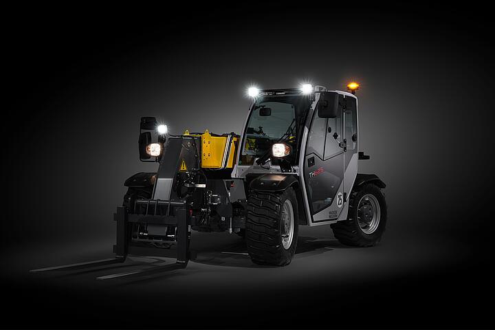 Wacker Neuson telehandler TH625 lightning, studio