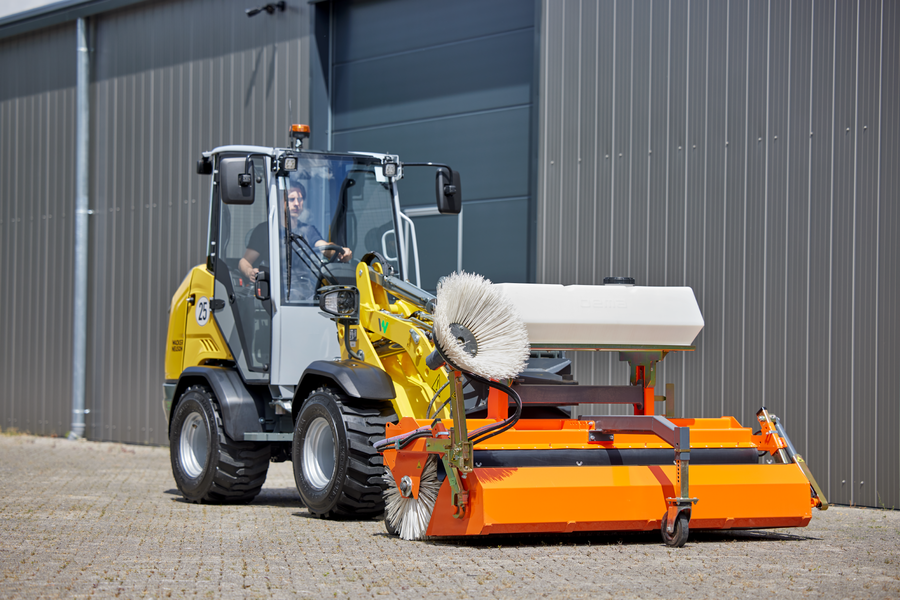 Wacker Neuson wheel loader WL28e with cabin in application