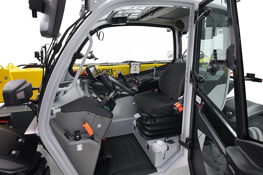 Wacker Neuson telehandler TH625, view into the cabin, studio