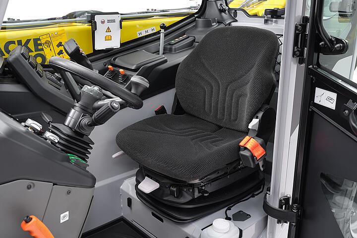 Wacker Neuson telehandler TH625 ergonomic workplace, studio