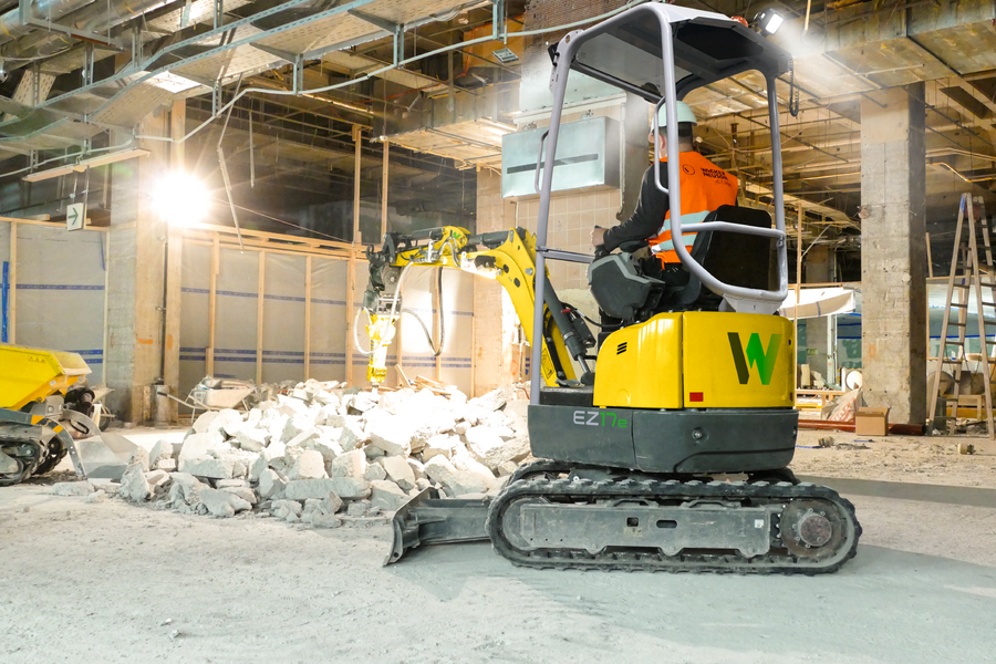 Demolition work with a hydraulic hammer on the EZ17e indoors