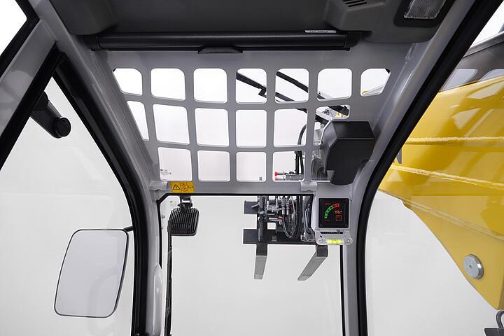 Wacker Neuson telehandler TH412e-TH522, view upwards, studio