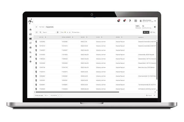 Laptop mit EquipCare Manager Fleet-Ansicht.