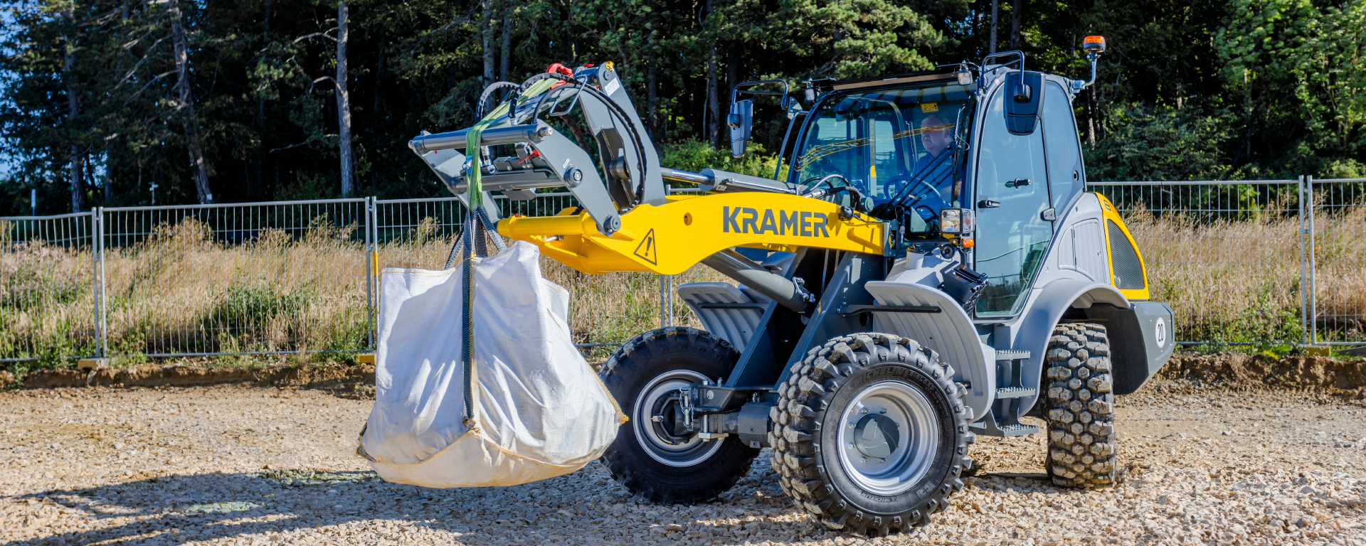 The Kramer wheel loader 8115 while transporting a big bag.