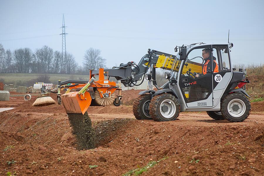 Wacker Neuson attachment, Sweeper model 25