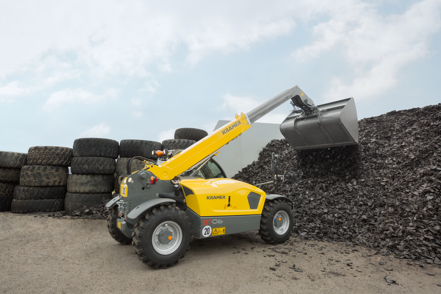 The efficient compact genius 2706 while loading bulk material.