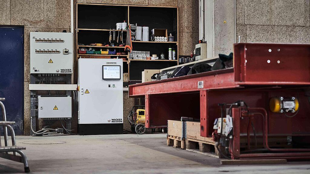 Wacker Neuson ConcreTec system in a factory hall.