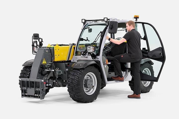 Wacker Neuson telehandler TH625 entry and exit, studio