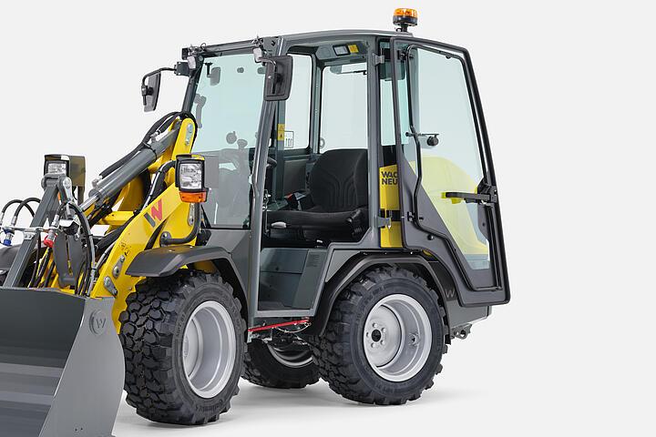 Колесный погрузчик Wacker Neuson WL250 в студии, вентиляция зазора