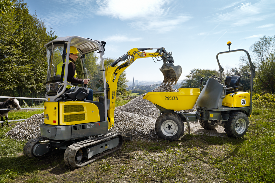 Ballast is loaded into the 1501s dumper using the EZ17