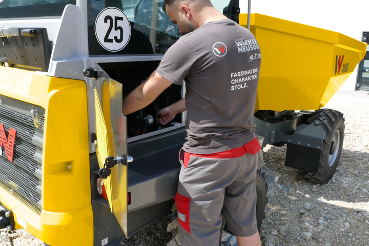 DW40 simple maintenance access