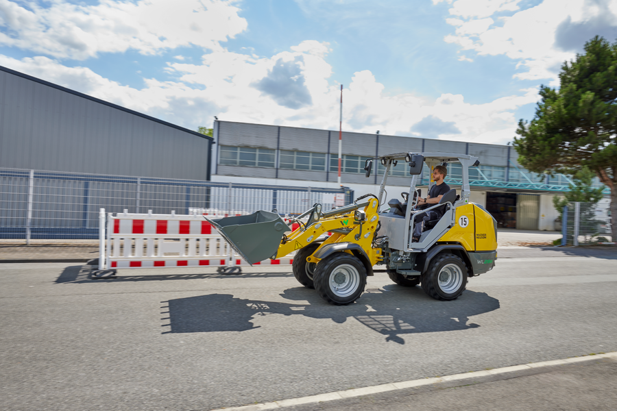 Wacker Neuson wheel loader WL28e with overhead guard in application