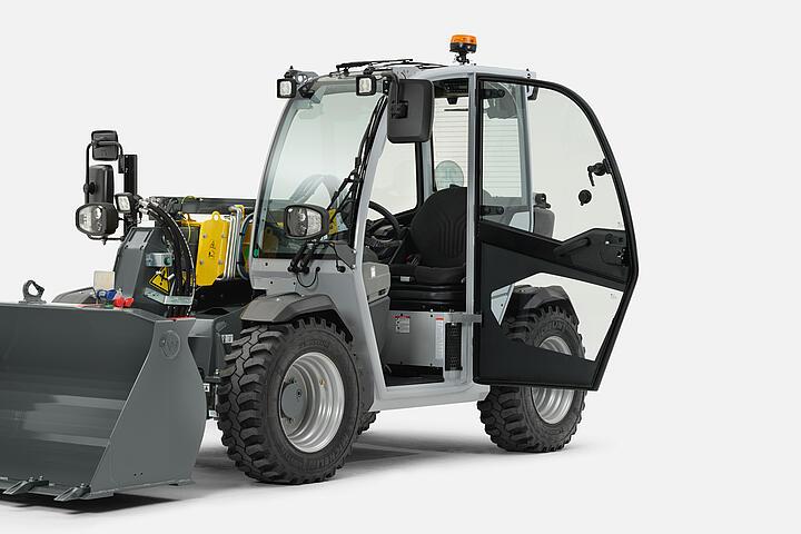 Телескопический погрузчик Wacker Neuson TH412e, въезд и выезд