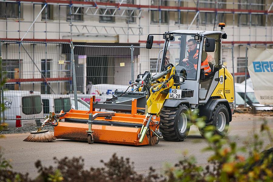 Wacker Neuson attachment, Sweeper model 25