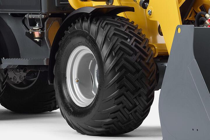 Wacker Neuson wheel loader WL32, tyres