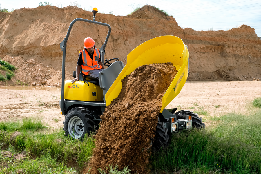 On a constuction site in the area, earth is dumped using a tilting skip on the 1601