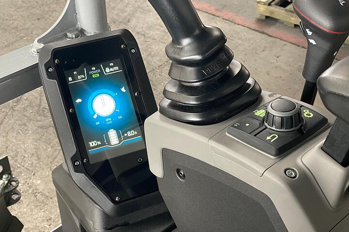 The charge capacity of the battery is shown on the 7