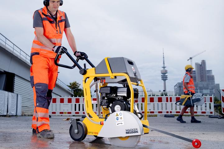 Fugenschneider BFS Gasoline-driven floor saw BFS735 in construction site use