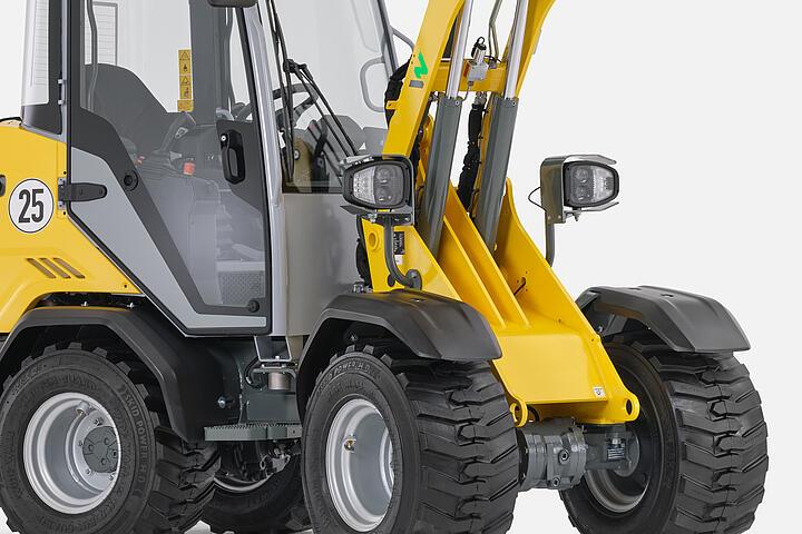 Wacker Neuson wheel loader WL28e lightning, studio