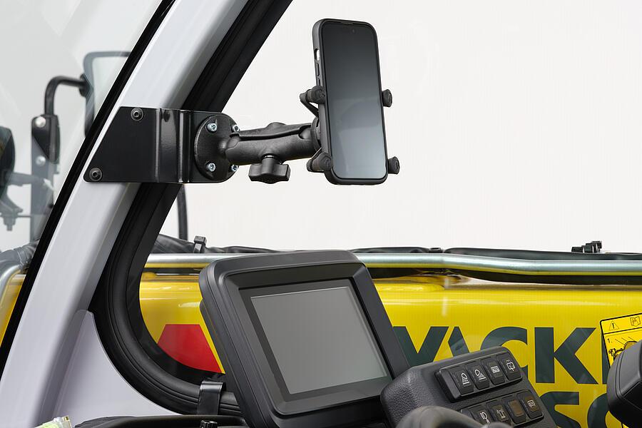 Wacker Neuson telehandler TH625, smartphone holder, studio