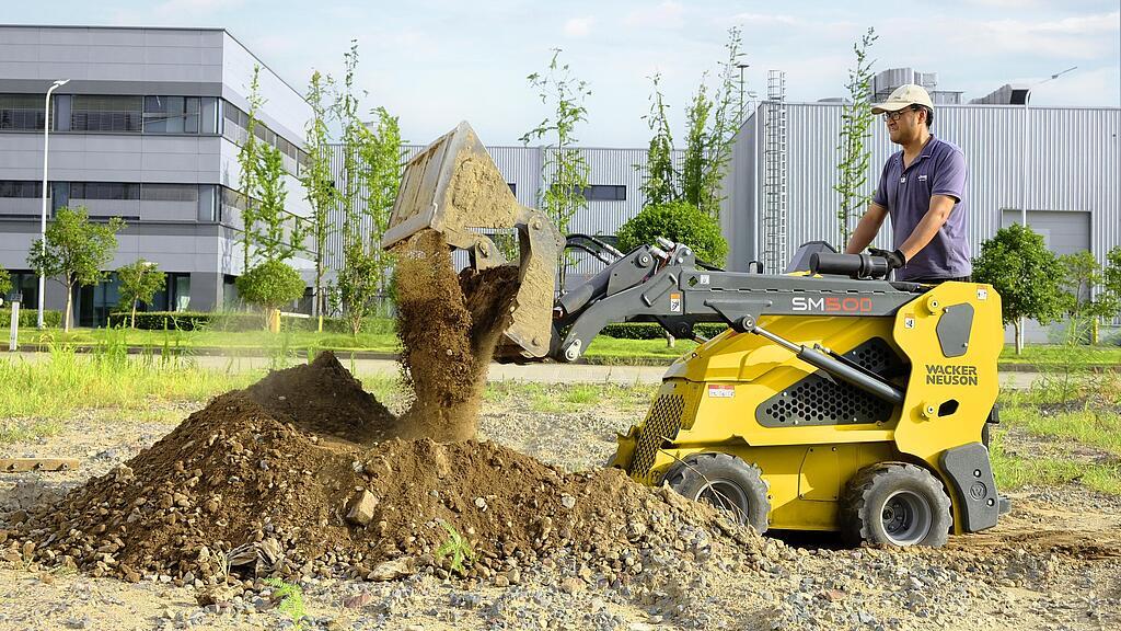 SM50 mini loader in action