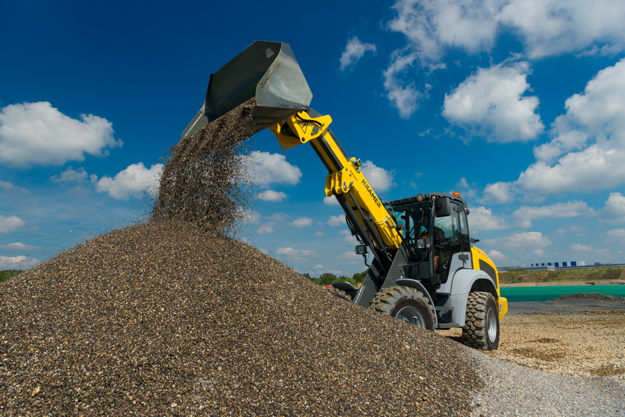 The Kramer telescopic wheel loader 5065T while loading soil.