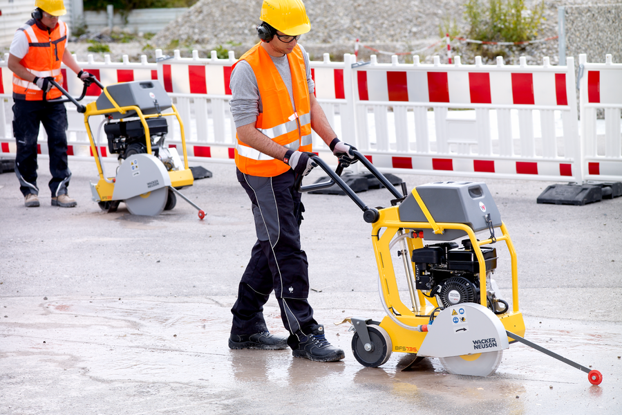 Gasoline-driven floor saw BFS735 and BFS1350 in construction site use