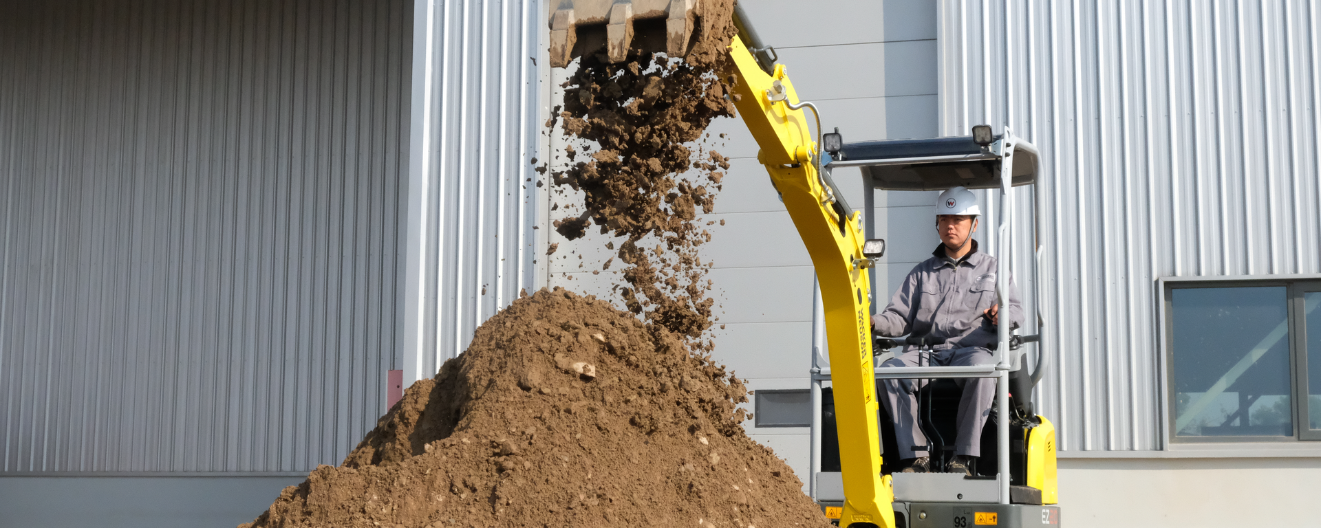 Wacker Neuson Zero Tail excavator EZ20 in operation on a construction site.