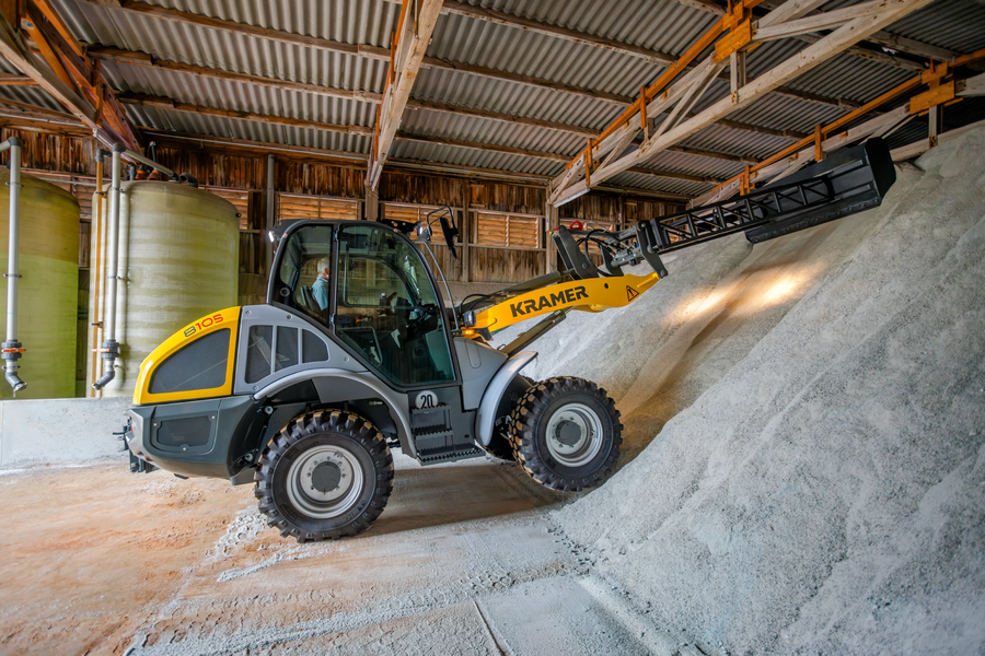 The Kramer wheel loader 8105 during winter service.