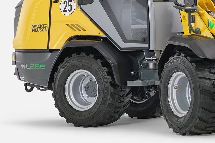 Wacker Neuson wheel loader WL28e entry and exit, studio
