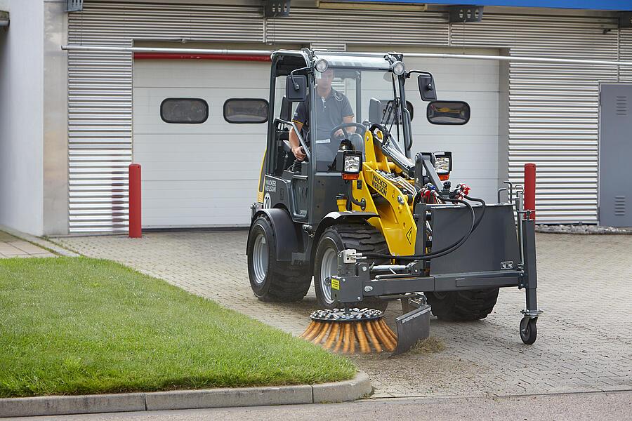 Wacker Neuson attachment, Weed brush