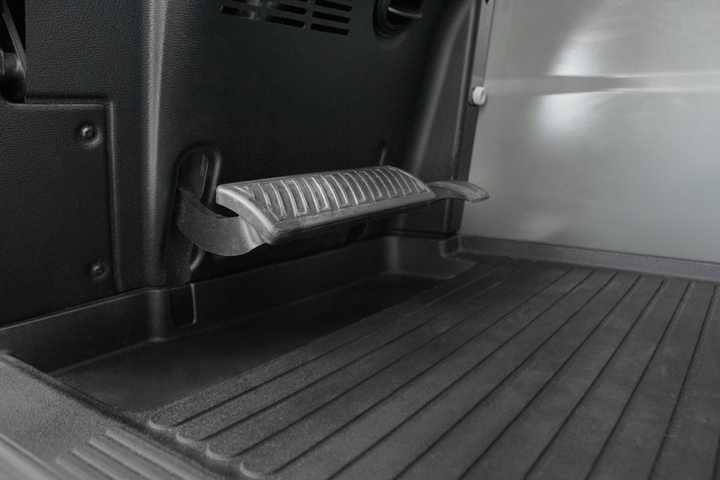 The brake-inch pedal enables sensitive manoeuvring at a high rpm.