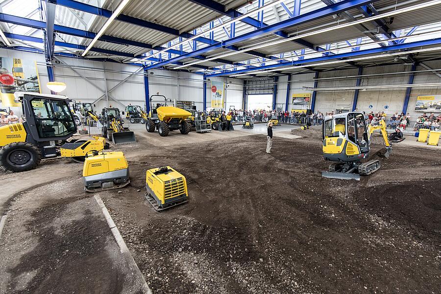 Hall de démonstration sur le site de Wacker Neuson Reichertshofen. 