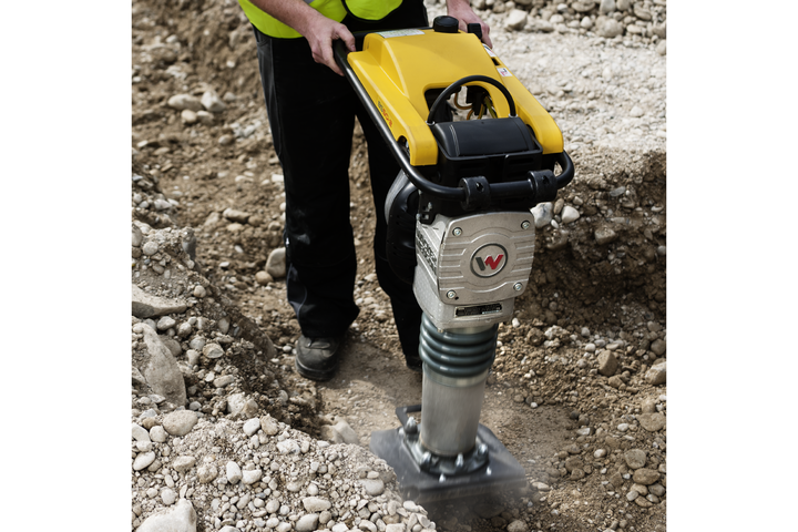 Two-stroke rammer BS50-2 in trench application